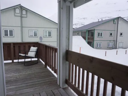 Escape to Serenity: Cozy Alaskan Retreat with Private Indoor Sauna