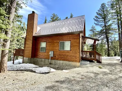 Escape the Urban at Layton’s Hollow Hotels near Strawberry Point