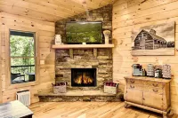 Relaxing Cabin in Murphy, NC w/ Long-range Views – Your Peaceful Escape Awaits!