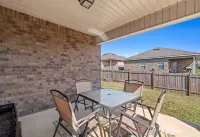 Large Comfy Home, Close to Beach, Perfect for Families!