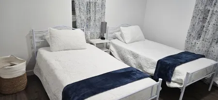 "Lucky Lake House" Quiet community, minutes from Naskila Casino and Restaurant!