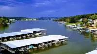 Lake of the Ozarks Get-Away! Experience the Ozarks! the Heart of Osage Beach!! - 4 ดาว