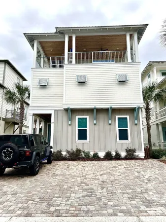 Gated Waters Edge, deeded beach with chair set up, private pool, 5-5+, sleeps 16