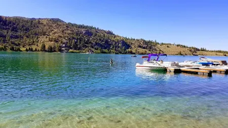 June Lake Home with a view - 2bd / 2ba + loft