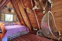 Beautiful Waterfront Hideaway at Sacheen Lake - Homestays