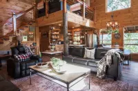 Secluded Heavens Peak, Enjoy in a Pvte Hot Tub + Sauna ,Breathtaking NC Views.