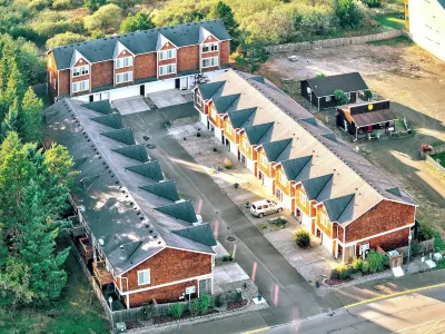 In Heart of Long Beach. Beautiful Ocean View. Walk to beach, Restaurants, Shops. Hotels near Cranberry Museum