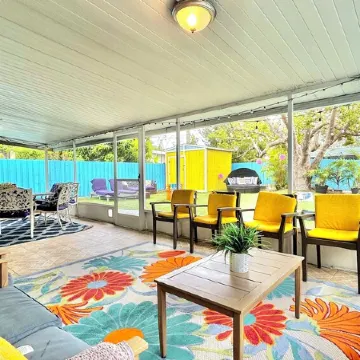 HotPool 5Bdr 3Bath Home, 3.5 Miles to the Beach Small Events Welcome