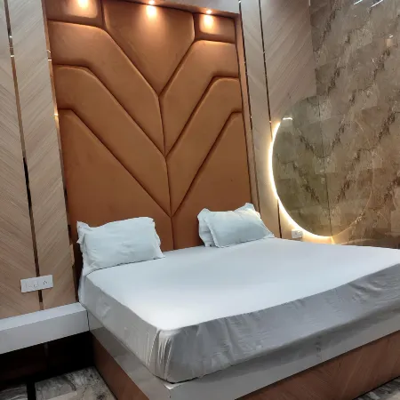 Shraddha Hotel Aligarh