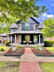 Charming 125year old Victorian  3-bedroom house in fabulous Broken Arrow - Boutique