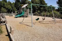 Seabrook Cabin- Private Yard & HotTub, 10 Minute Walk to Town, Dog Friendly