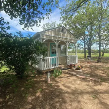 The Beulah Jane is a peaceful cabin on working farm in Glen Rose.