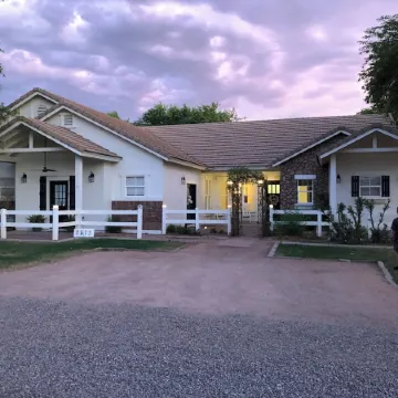 Spacious 6-bedroom house in Gilbert with AC, WiFi