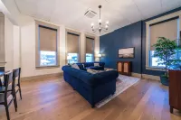 The Conservatory Suite - Huge, Luxury 3-Bedroom Apartment in Downtown Sedalia