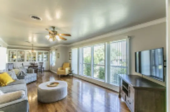 Belle of Belton-Spacious/Central Location/Pool/Hot Tub/Game Room w/ Pool Table