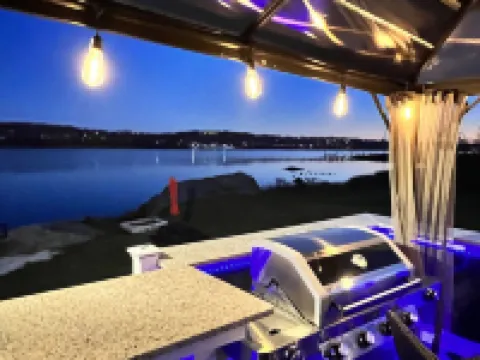 RiverView Retreat – Where Classic Charm Meets Coastal Comfort Hotels in Fall River