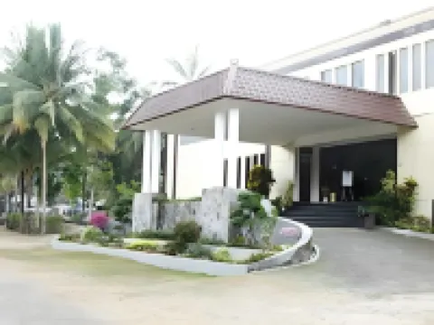 Wira Carita Hotel Hotels near Penginapan Carita