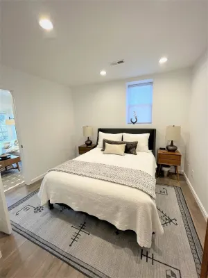 Summer Special in Annapolis! Pristine, Peaceful, Walkable 1B/1B Apt. Sleeps 4.