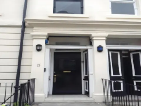 Glasgow House Hotels near University of Glasgow