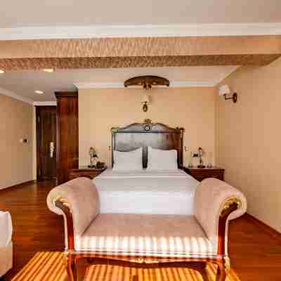 Peak Star Hotel Rooms
