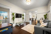 240- Sleeps 10, Centrally Located, Fenced Yard, Pet & Family Friendly