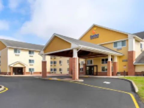 Comfort Inn & Suites Hotels in Milford
