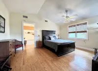 Spacious Home with Water Views فنادق في سيدار كي
