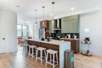 Luxe 4-bedroom house in charming Jersey City, next to Lightrail into NYC