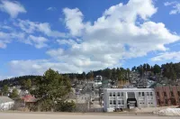 Modern Condo only Minutes from Deadwood & Sturgis!