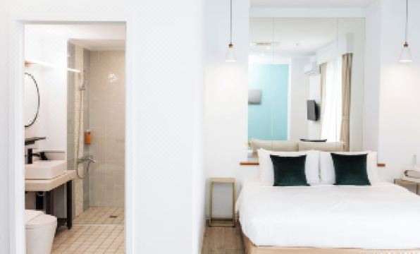 2. Hotel du..