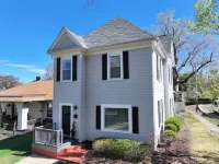 Cozy Home Centrally Located + Great Amenities
