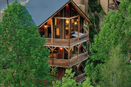 Birch Lodge by Avantstay Indoor Pool, Theater, Game Room & Stunning Views!