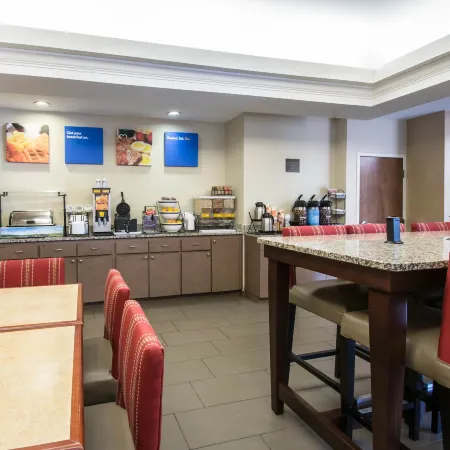 Comfort Inn & Suites DeLand - Near University