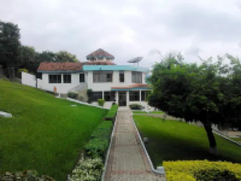 Paradise Resort, Lake Bosomtwe Hotels in Botsomtwe