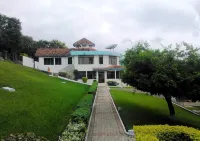 Paradise Resort, Lake Bosomtwe Hotels in Botsomtwe