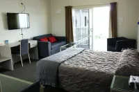 Hawera Central Motor Lodge Hotels near Hawera Water Tower