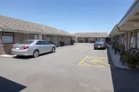Foreshore Motor Lodge - parking