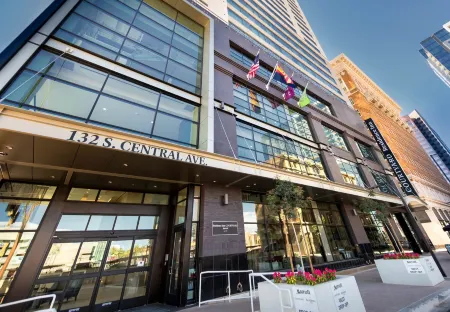 Residence Inn Phoenix Downtown Отели рядом с достопримечательностью «Аризона Стейт Юниверсити Даунтаун Финикс Кампус»