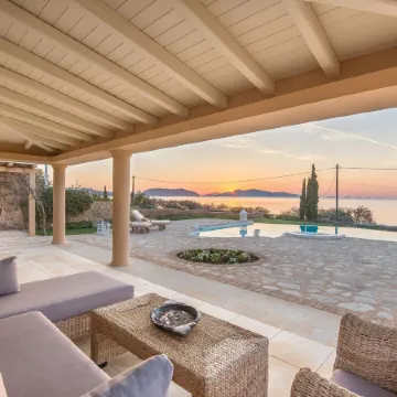 Beautiful Villa Near Sea in Peloponnese