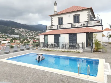 Sea and Sun 4 You - Villa Oliveira Отели рядом с достопримечательностью «Sacred Art Museum (Museu de Arte Sacra)»