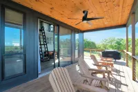 Brand New! Lofted Lookout - gorgeous views near Turner Falls