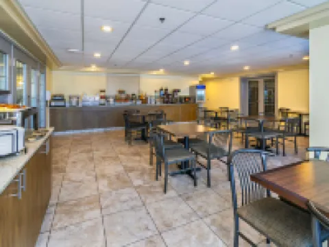 Comfort Inn & Suites Hotels in Moose Jaw