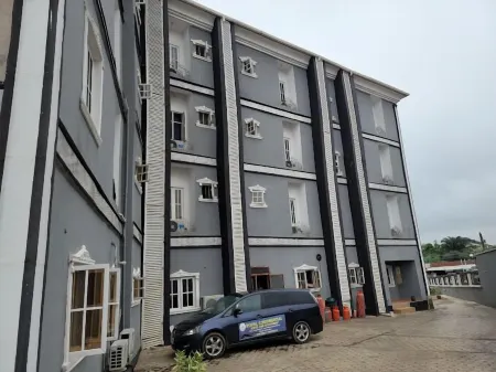 Royal Continental Suites and Apartments Отели в г. Ошогбо