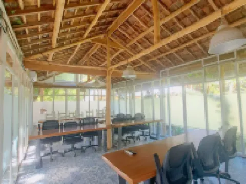 Elhoppo Pasir putih resort & resto Hotels in Maluk