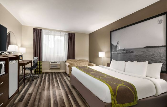 Super 8 by Wyndham Sarnia on