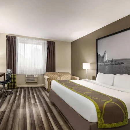 Super 8 by Wyndham Sarnia on