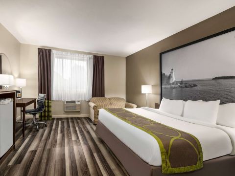 Super 8 by Wyndham Sarnia on