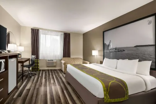 Super 8 by Wyndham Sarnia on Hotels in Point Edward