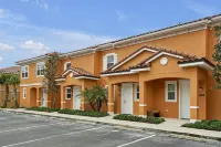 Regal Oaks Resort Vacation Townhomes by Idiliq - Free Private Hot Tub! Disney Institute 주변 호텔
