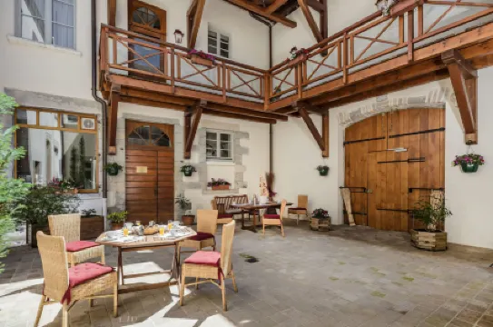 查爾斯山德公寓酒店